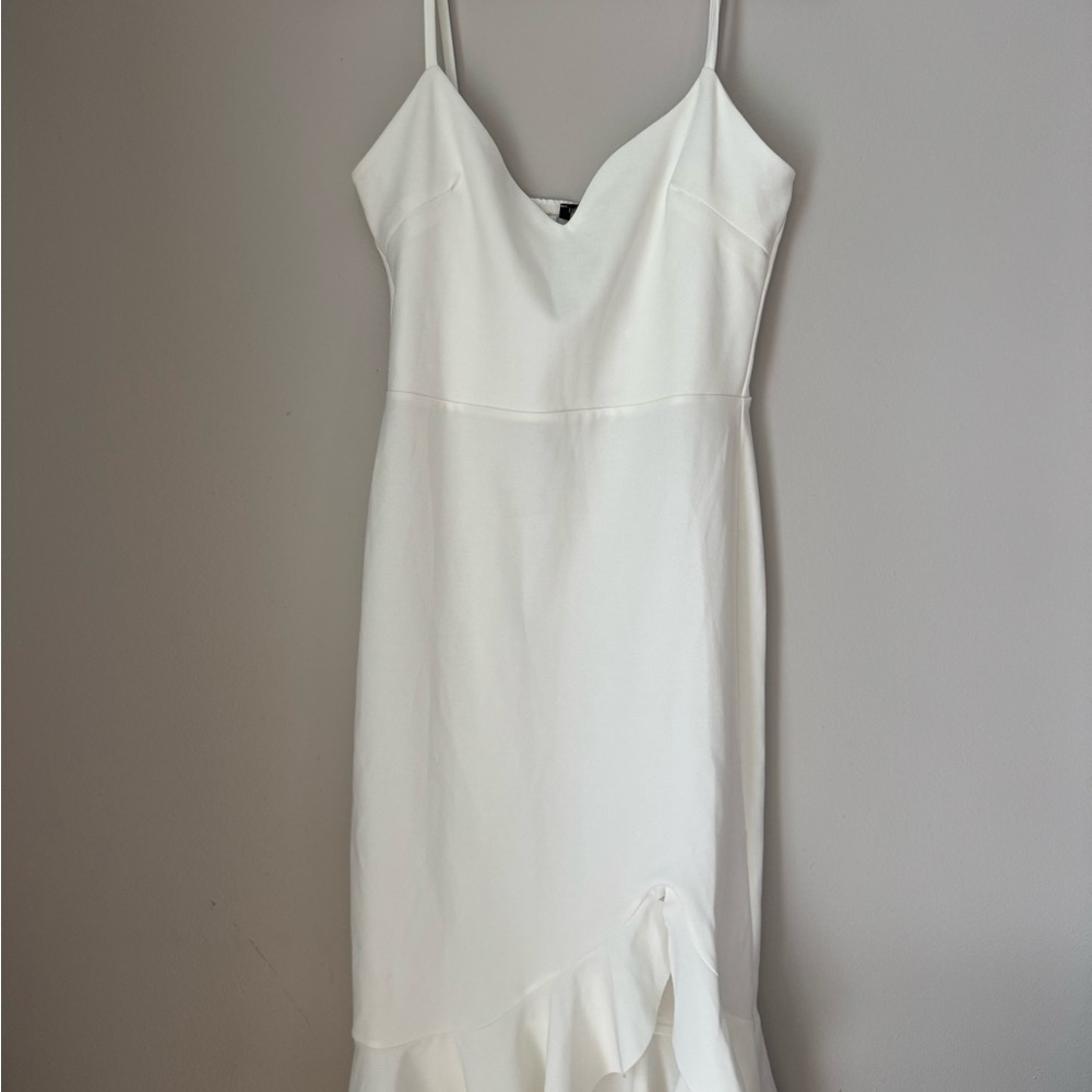 Elegant White Sleeveless Dress